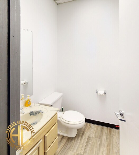 More Photos Of 3201 W Sahara Ave, Las Vegas Office For Lease