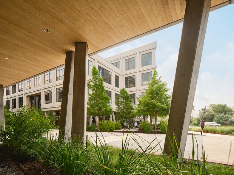 More Photos Of 3232 E Cesar Chavez St, Austin Unknown For Lease