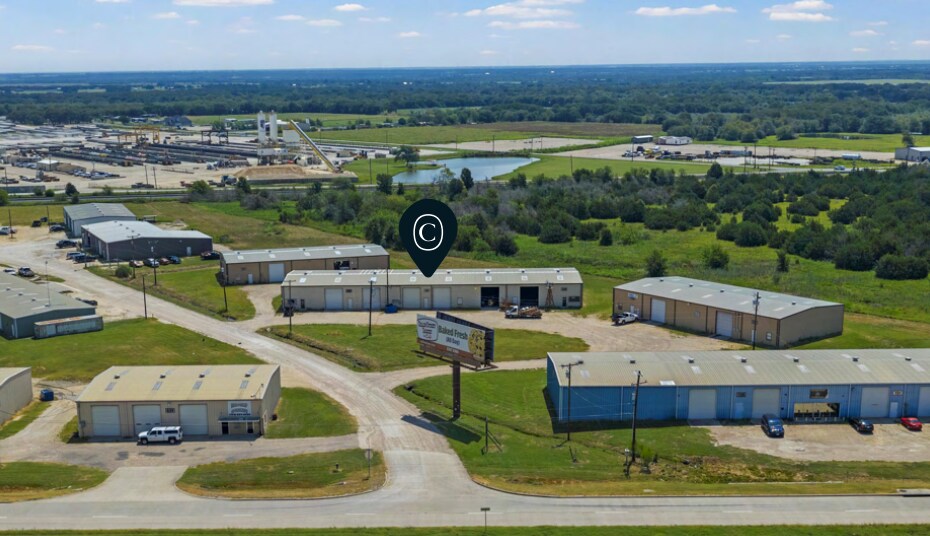 More Photos Of 162-166 S McLennan Loop, Elm Mott Warehouse For Lease