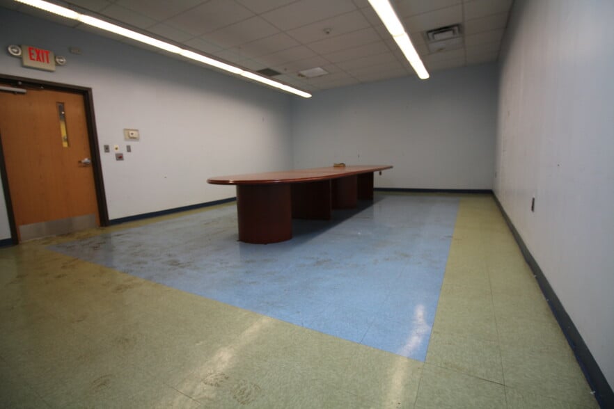 More Photos Of 925 N 8th St, Camden Warehouse For Lease