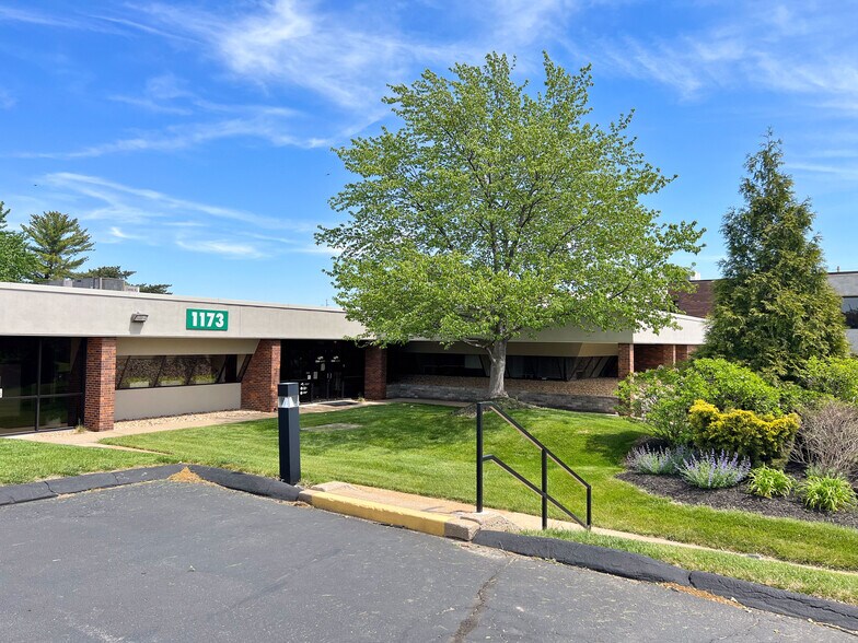 More Photos Of 1173 Corporate Lake Dr, Creve Coeur Office For Sale