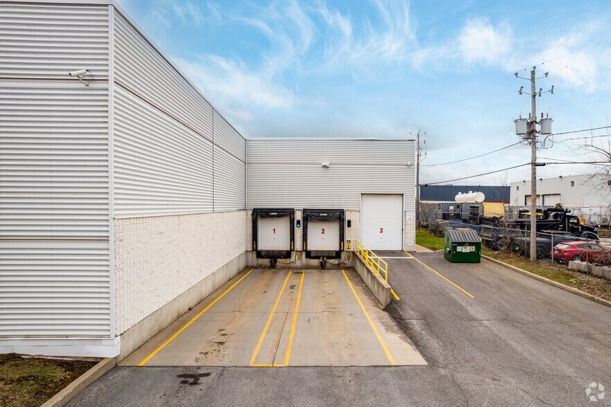 More Photos Of 830 Rue Delage, Longueuil Warehouse For Lease