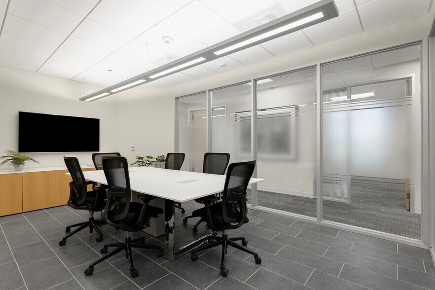 More Photos Of 1635 Village Center Cir, Las Vegas Coworking Space