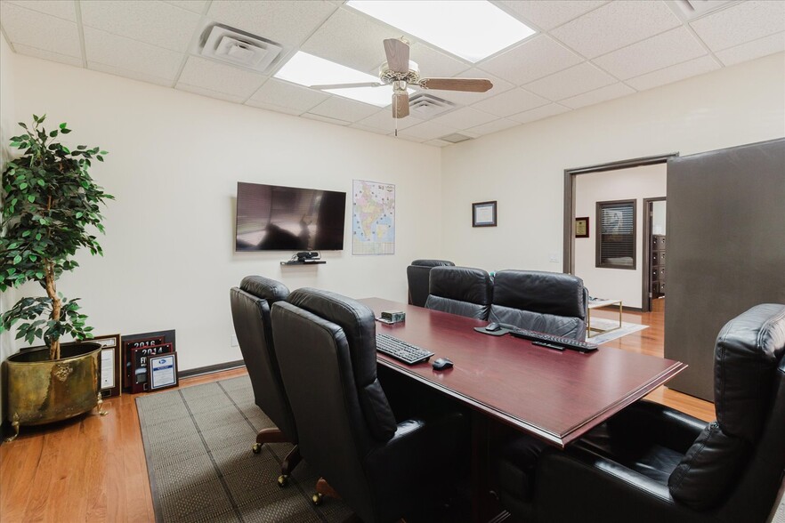 More Photos Of 611 Druid Rd E, Clearwater Office For Sale