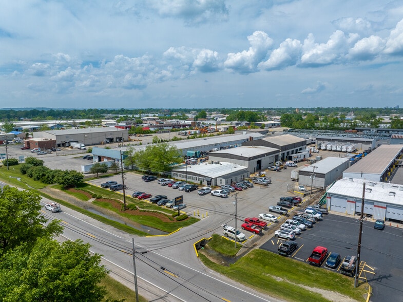 More Photos Of 4005 Produce Rd, Louisville Manufacturing For Lease