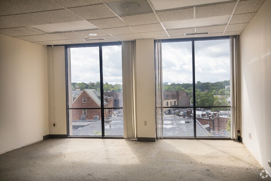 More Photos Of 11 Grace Ave, Great Neck Office For Lease