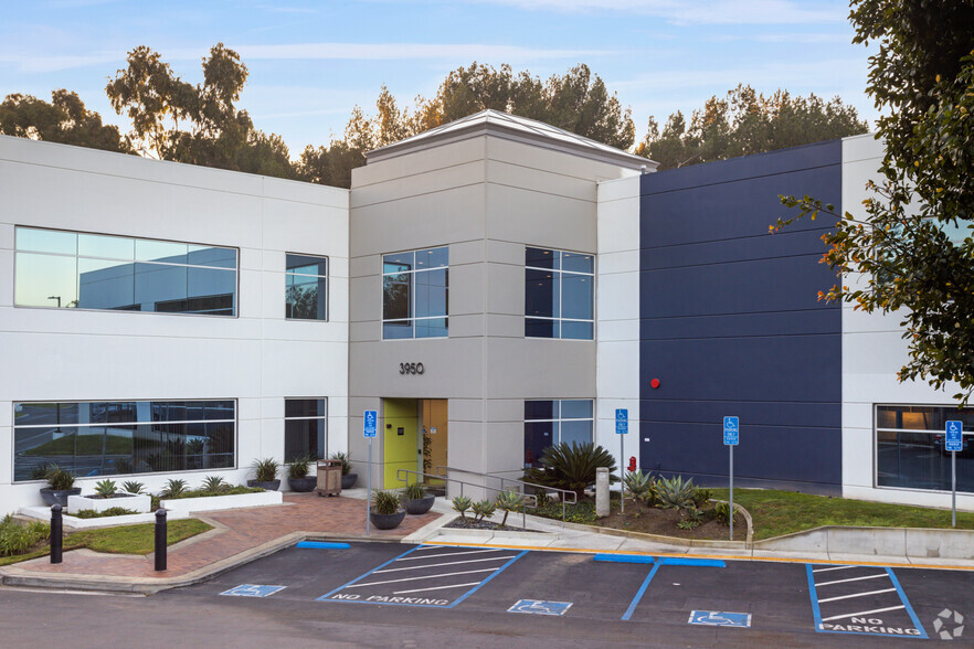 Primary Photo Of 3950 Paramount Blvd, Lakewood Office For Lease