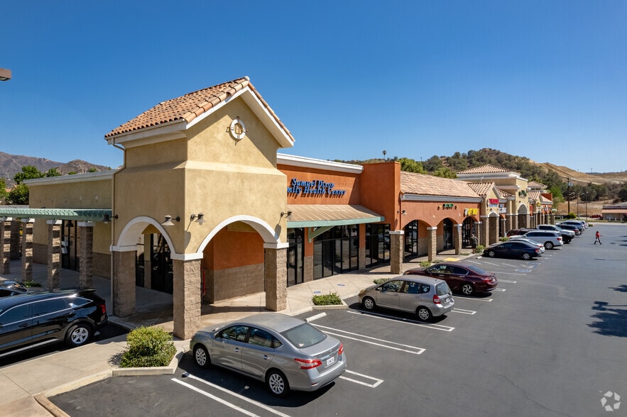 More Photos Of 23780 Newhall Ave, Santa Clarita Unknown For Lease