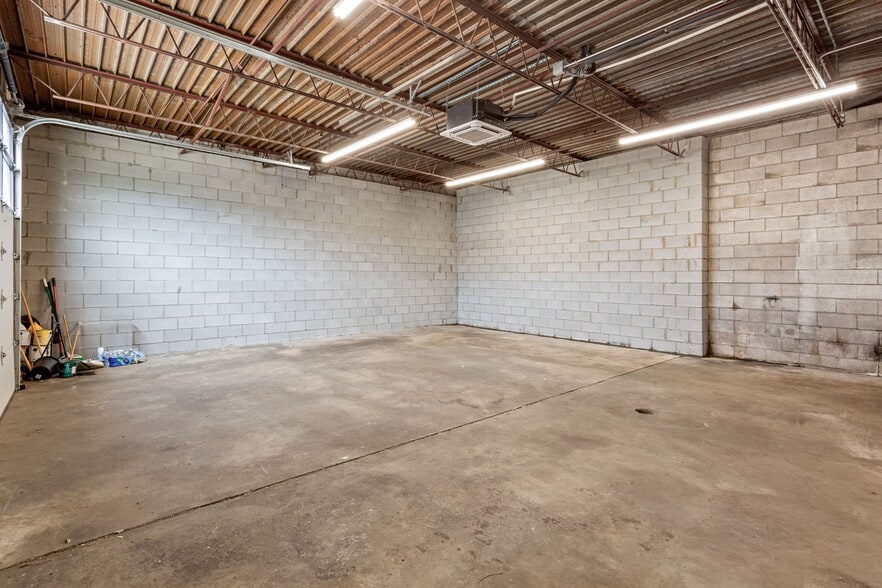 More Photos Of 1128 S Elgin Ave, Tulsa Warehouse For Lease