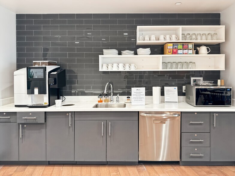 More Photos Of 201 St. Charles Ave, New Orleans Coworking Space