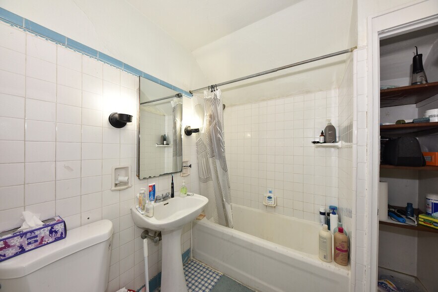 More Photos Of 2940 N Maryland Ave, Milwaukee Apartments For Sale
