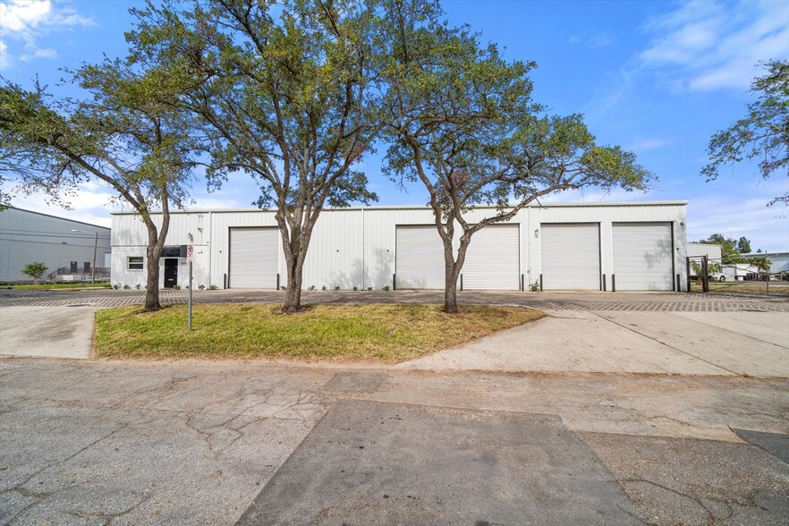 Primary Photo Of 4211 31st St N, Saint Petersburg Manufacturing For Sale