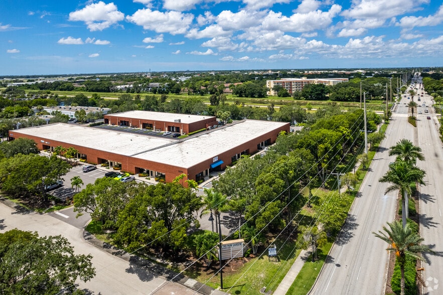 More Photos Of 2830 Winkler Ave, Fort Myers Office Residential For Lease