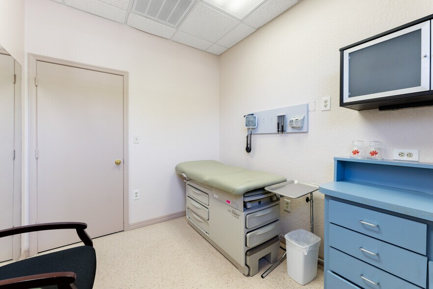 More Photos Of 3820 Tampa Rd, Palm Harbor Medical For Lease
