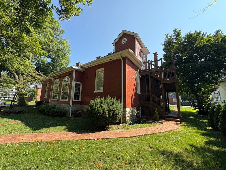 More Photos Of 143 4th Ave N, Franklin Loft Creative Space For Lease
