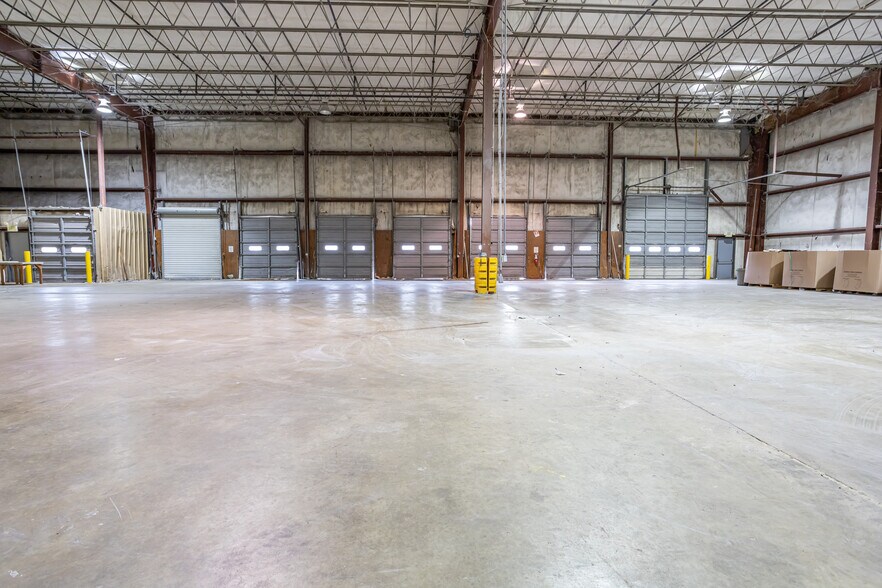 More Photos Of 601 McDuffie Ave, Selma Warehouse For Lease
