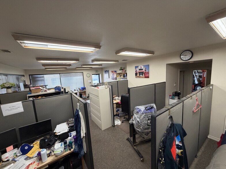 More Photos Of 5753-5755 W Barstow Ave, Fresno Warehouse For Lease
