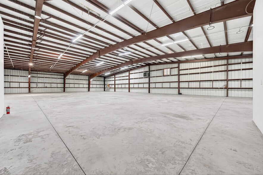 More Photos Of 10038 Grover Ln, Houston Warehouse For Sale