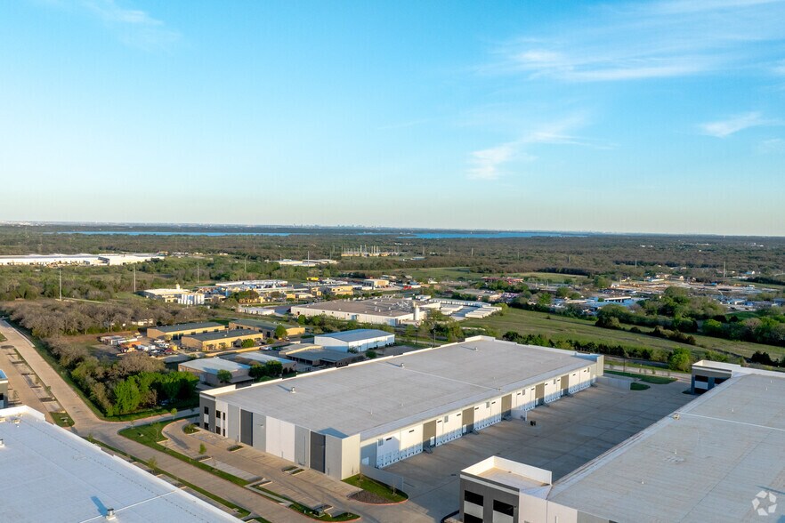 More Photos Of 3411 Mingo Rd, Denton Unknown For Lease