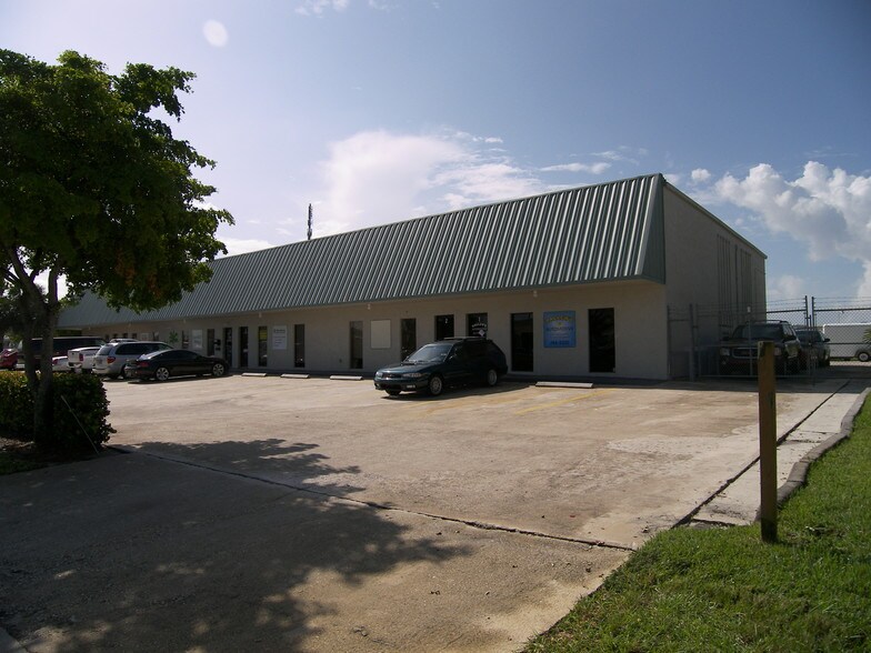 More Photos Of 500 W Commerce Way W, Jupiter Warehouse For Lease