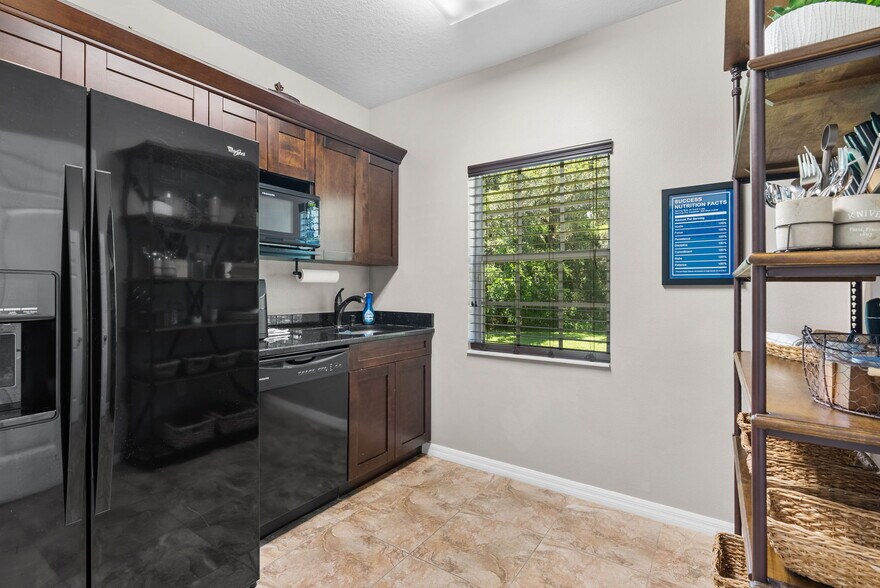 More Photos Of 8471-8473 W Linebaugh Ave, Tampa Coworking Space