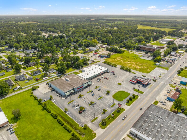 More Photos Of 208 E Mcintyre St, Mullins Supermarket For Sale