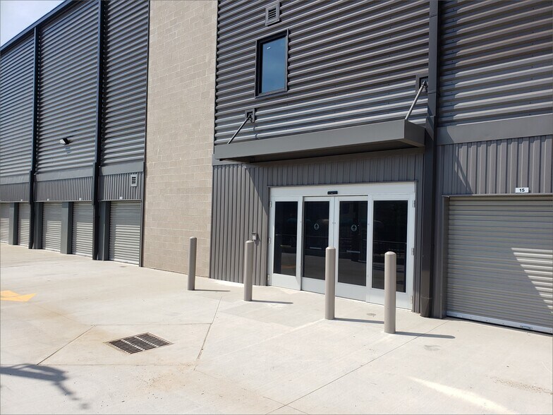 More Photos Of 6615 Stewart Rd, Galveston Self Storage For Lease