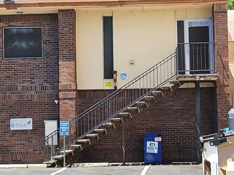 More Photos Of 1767 Market St, Redding Loft Creative Space For Lease