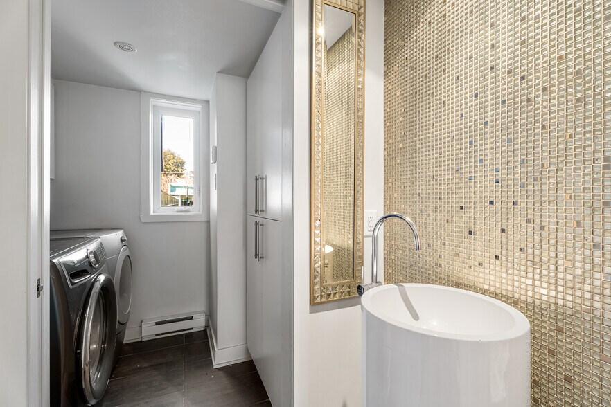 More Photos Of 3009 St Notre-Dame O, Montréal Restaurant For Sale