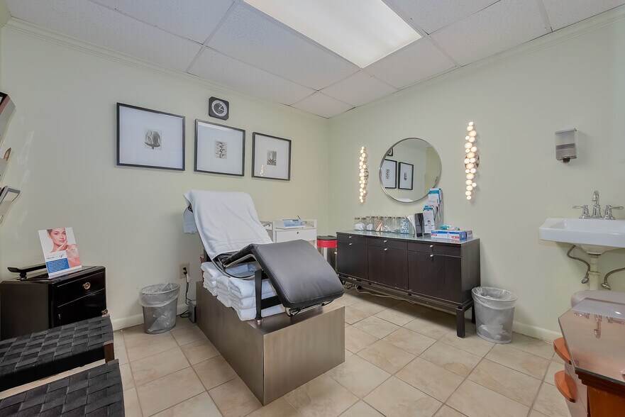 More Photos Of 1512 W Alabama St, Houston Flex For Sale