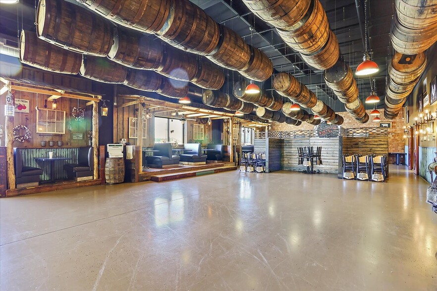 More Photos Of 15 Jackson Cir, Florence Restaurant For Sale