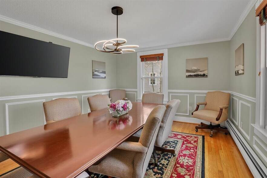 More Photos Of 36 School St, Glastonbury Office For Sale