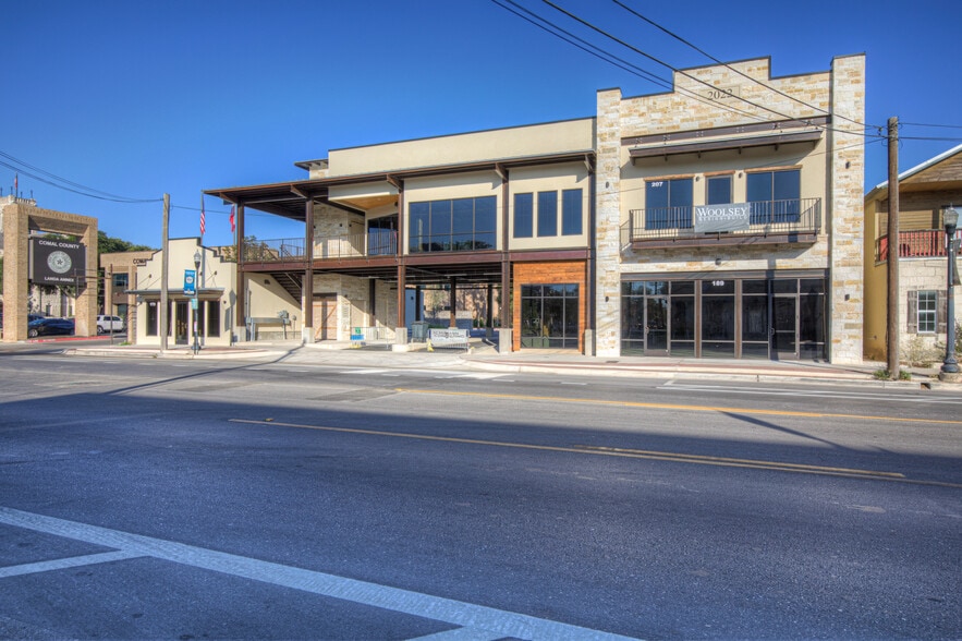 More Photos Of 207 E San Antonio St, New Braunfels Loft Creative Space For Lease