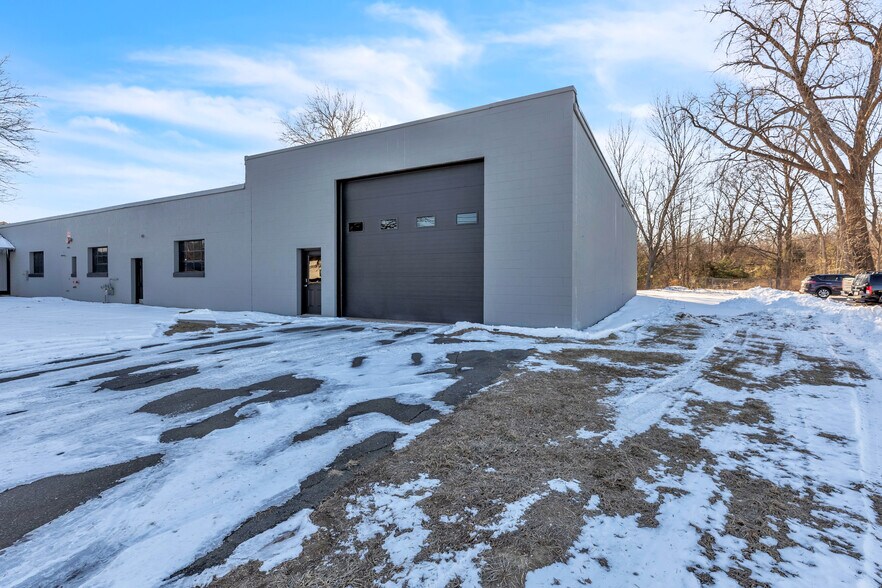 More Photos Of 67 Mainline Dr, Westfield Manufacturing For Lease