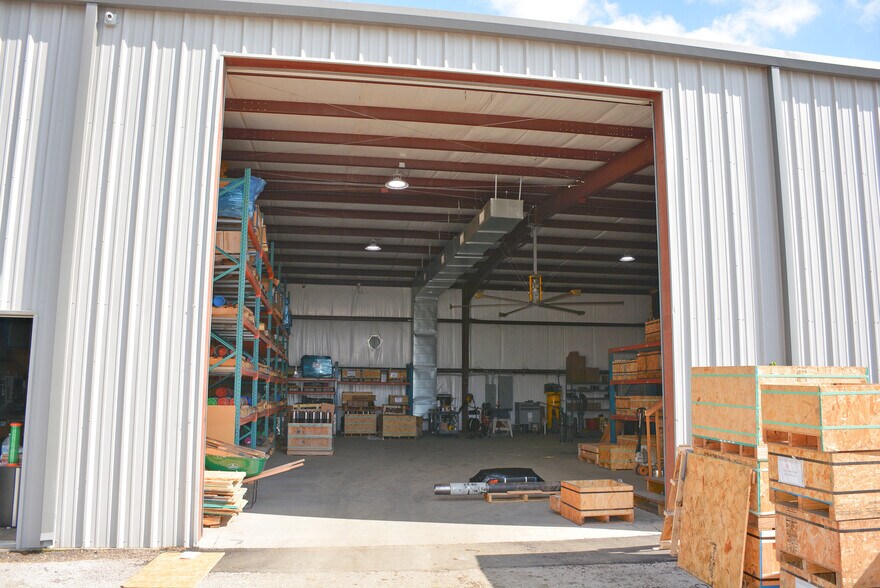 More Photos Of 35423 SH 249, Suite 12, Pinehurst Warehouse For Lease