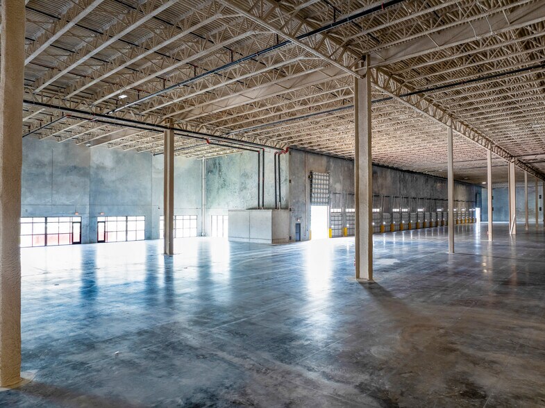 More Photos Of 14101 NW 112th Ave, Hialeah Gardens Warehouse For Lease