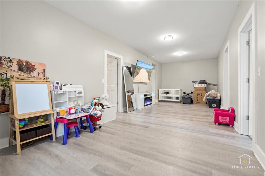 More Photos Of 1542 Victoria Ave, North Chicago Apartments For Sale