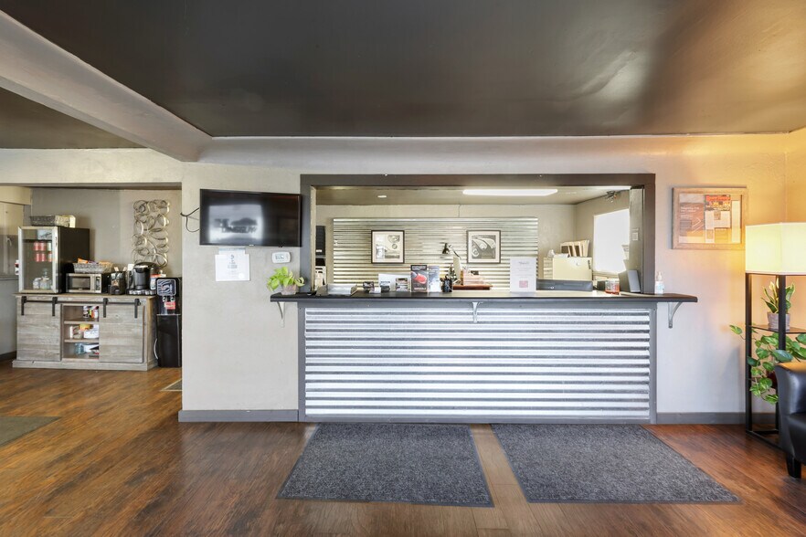 More Photos Of 3001 E Platte Ave, Colorado Springs Service For Sale