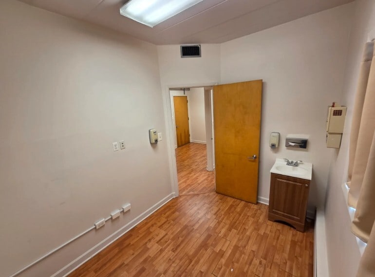 More Photos Of 4900 S Archer Ave, Chicago Office For Sale