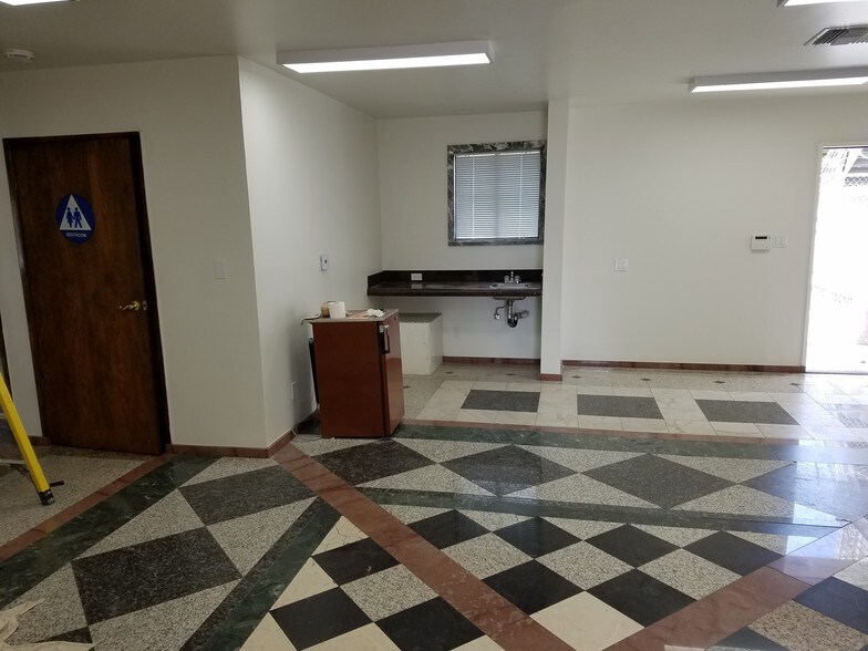 More Photos Of 16217 Gault St, Van Nuys Office For Sale