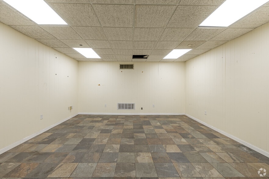 More Photos Of 185 Van Winkle Ave, Hawthorne Warehouse For Sale