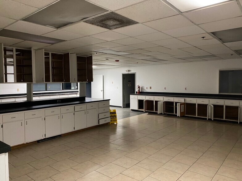 More Photos Of 2910 W Beaver St, Jacksonville Light Distribution For Lease