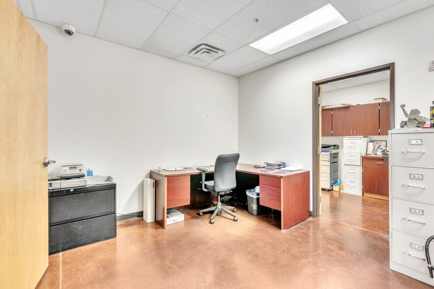 More Photos Of 3446 Wagon Wheel Rd, Springdale Light Manufacturing For Lease