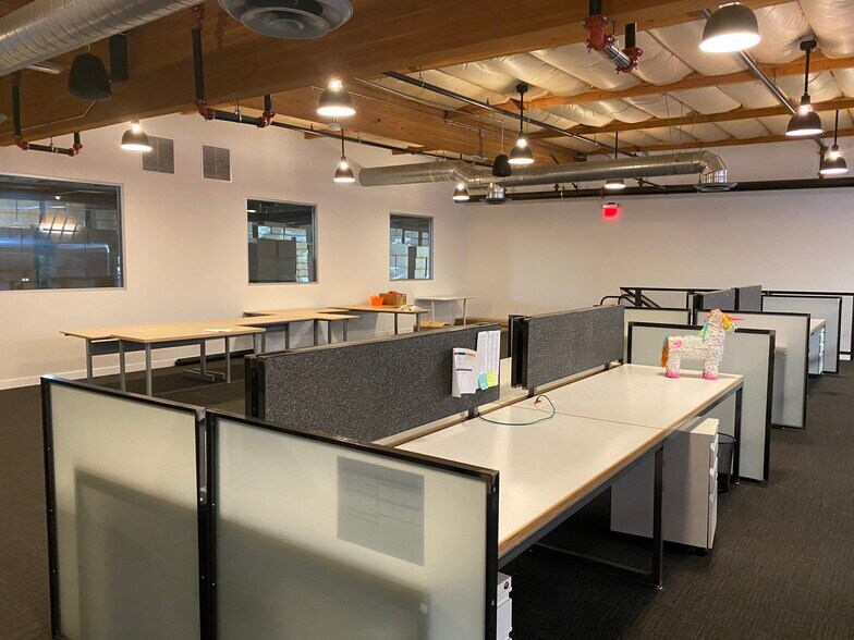 More Photos Of 20310 Plummer St, Chatsworth Manufacturing For Lease