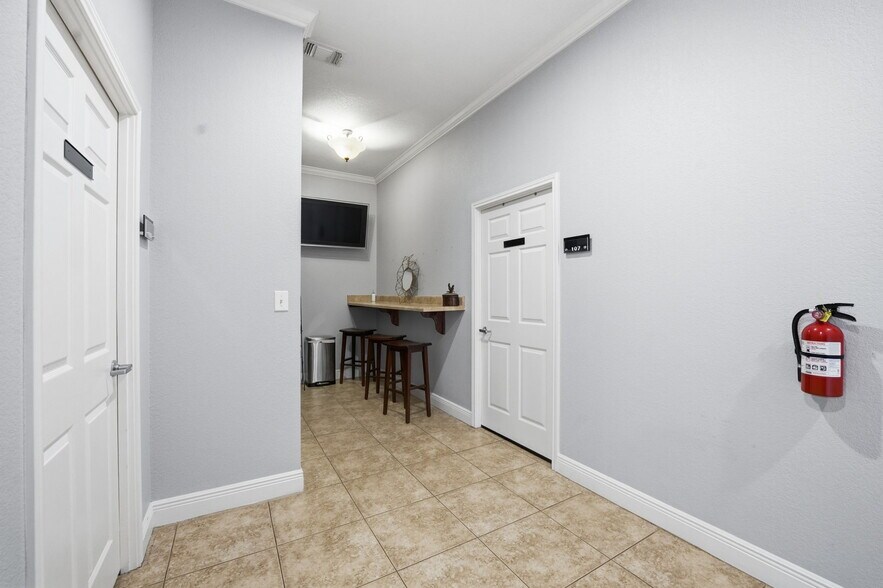 More Photos Of 15303 Huebner Rd, San Antonio Medical For Sale