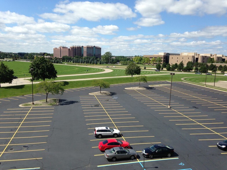 More Photos Of 17000 Executive Plaza Dr, Dearborn Medical For Lease