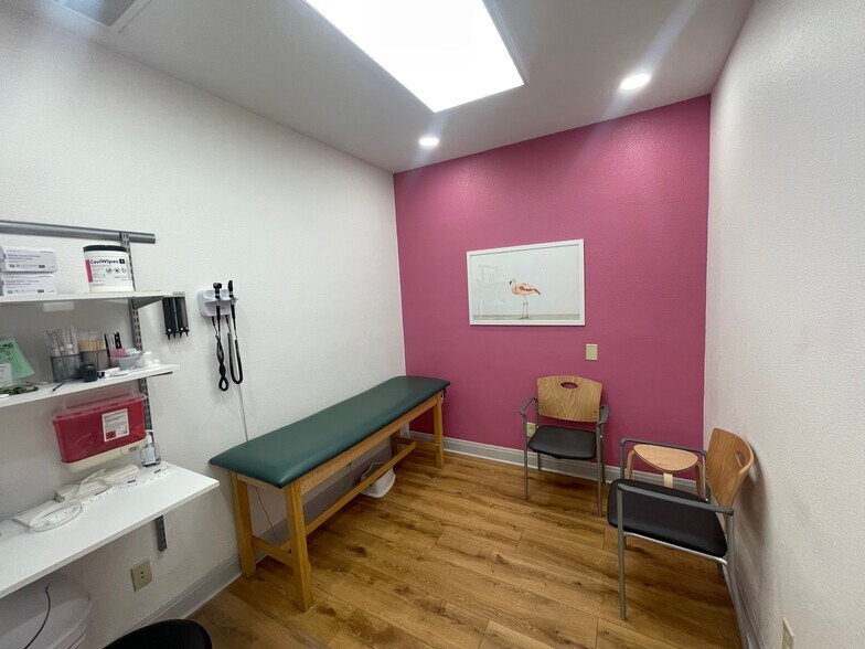 More Photos Of 1912 W 35th St, Austin Medical For Sale