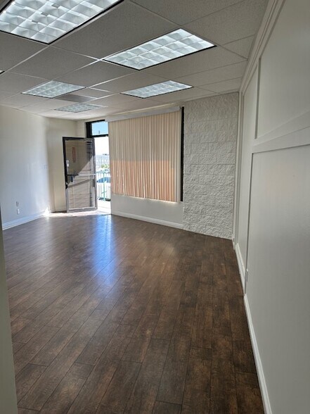 More Photos Of 2505 Foothill Blvd, La Crescenta Office For Lease