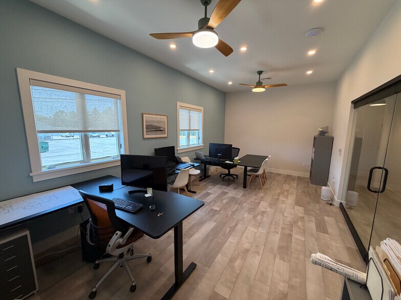 More Photos Of 46 Roosevelt Blvd, Marmora Office For Lease