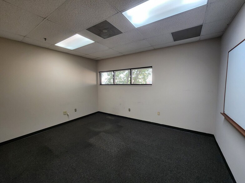 More Photos Of 5557 Nashville Rd, Bowling Green Manufacturing For Lease